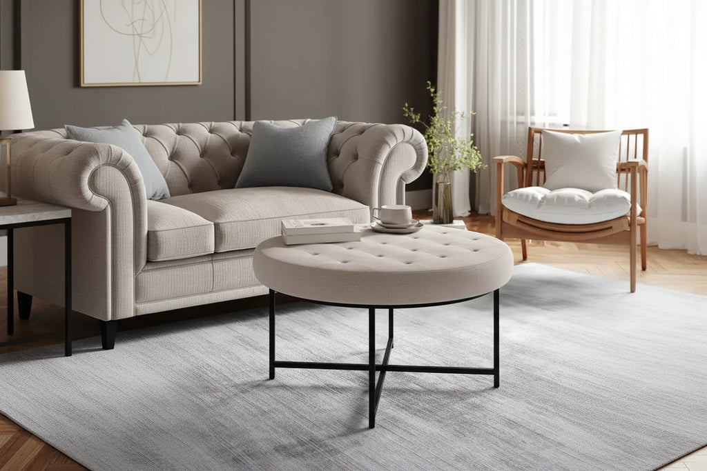 Pouf ottomano trapuntato in cotone e lino rotondo da 34", con struttura in metallo