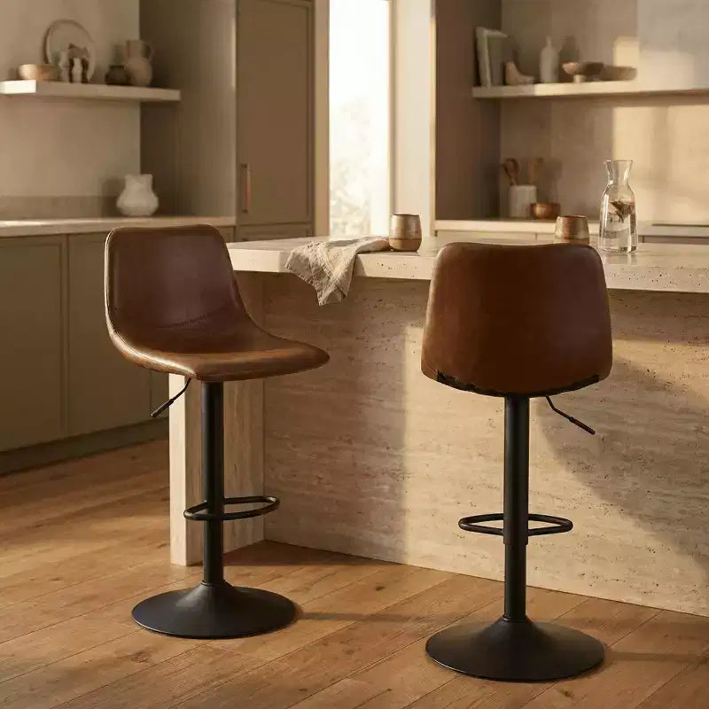 LeisureMod Tilbury - Set di 2 sgabelli da bar moderni regolabili con poggiapiedi e girevoli, sedie altezza bancone per isola cucina, bancone colazione o bar di casa