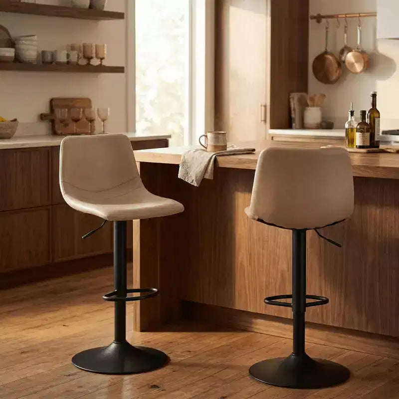 LeisureMod Tilbury - Set di 2 sgabelli da bar moderni regolabili con poggiapiedi e girevoli, sedie altezza bancone per isola cucina, bancone colazione o bar di casa