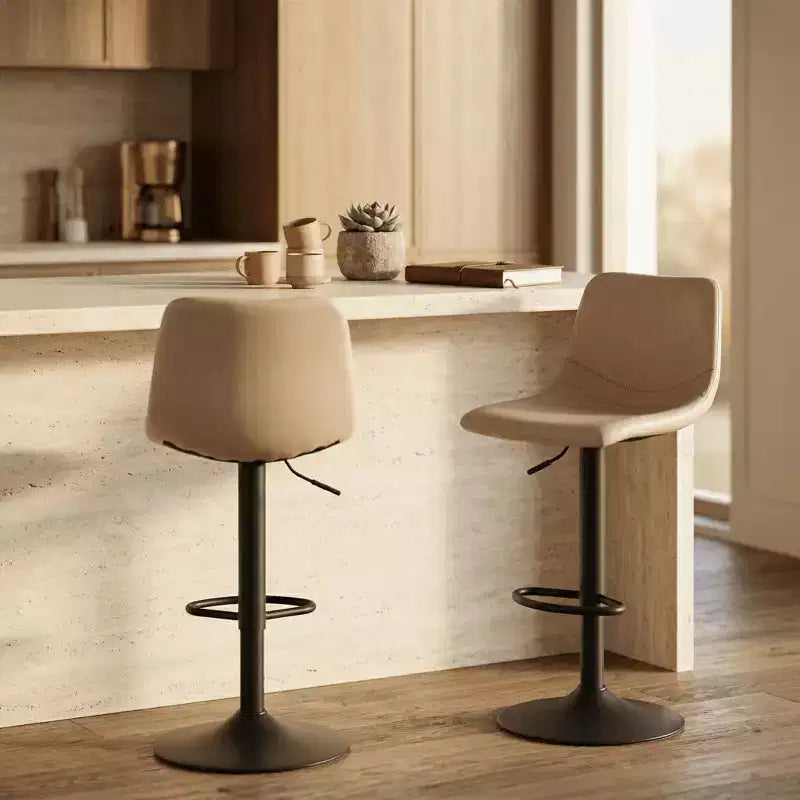 LeisureMod Tilbury - Set di 2 sgabelli da bar moderni regolabili con poggiapiedi e girevoli, sedie altezza bancone per isola cucina, bancone colazione o bar di casa