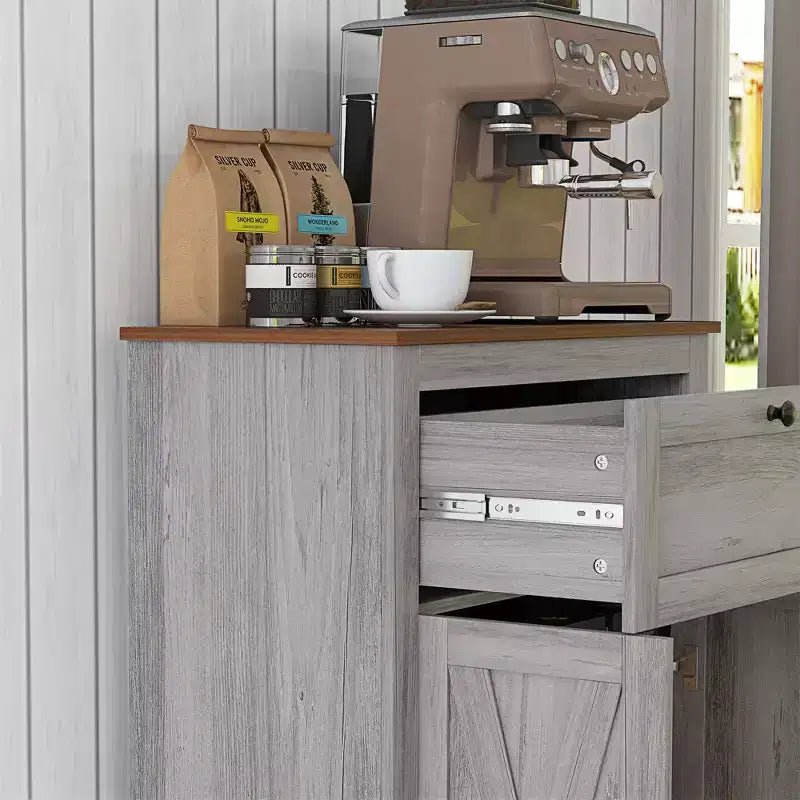 Credenza in stile rustico con ante, cassetto e ripiano regolabile