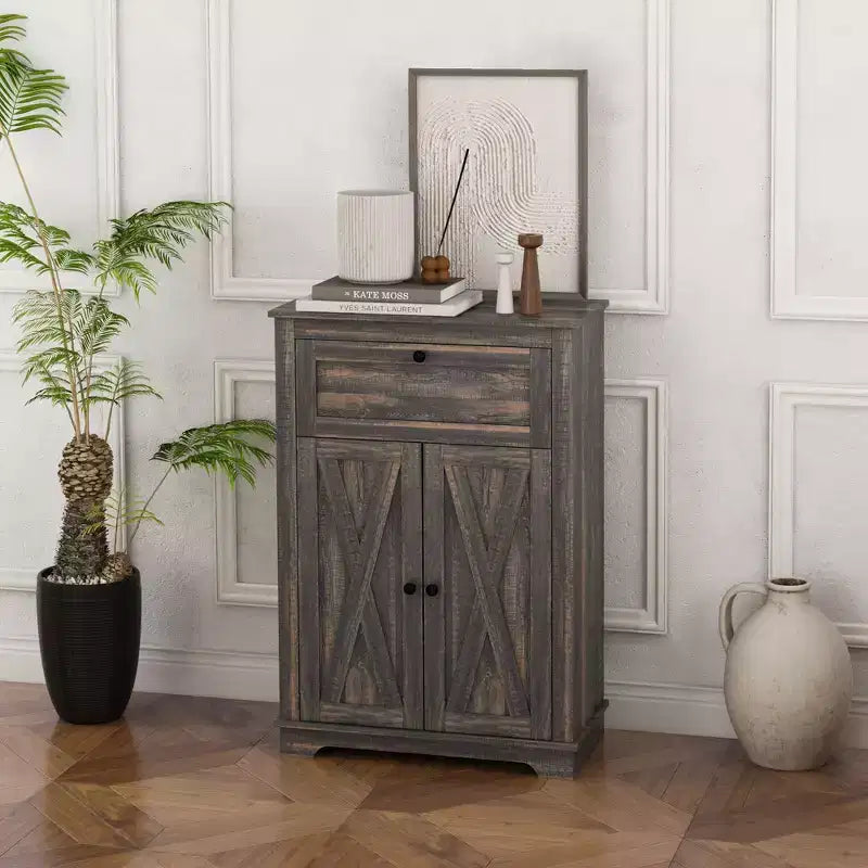 Credenza in stile rustico con ante, cassetto e ripiano regolabile