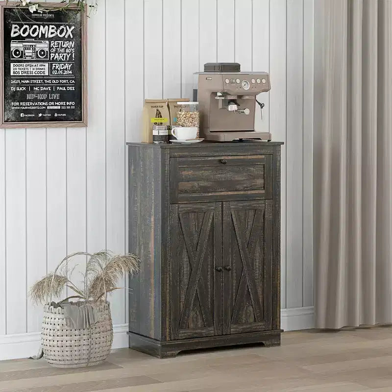 Credenza in stile rustico con ante, cassetto e ripiano regolabile