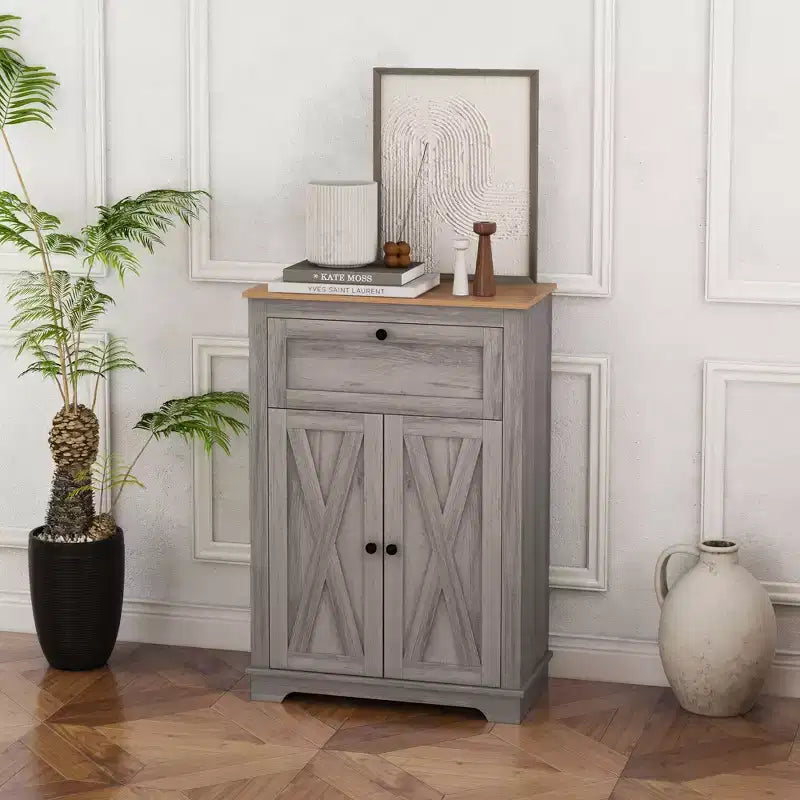 Credenza in stile rustico con ante, cassetto e ripiano regolabile