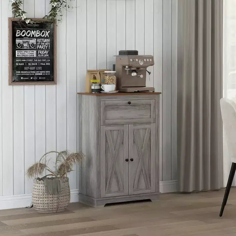 Credenza in stile rustico con ante, cassetto e ripiano regolabile